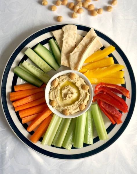 Vegetable Snack Platter, Bowl Of Vegetables, Veggie And Hummus Platter, Hummus And Vegetables, Snack With Hummus, Hummus With Vegetables, Healthy Food Platter, Healthy Snacks Hummus, Veggie Sticks With Hummus