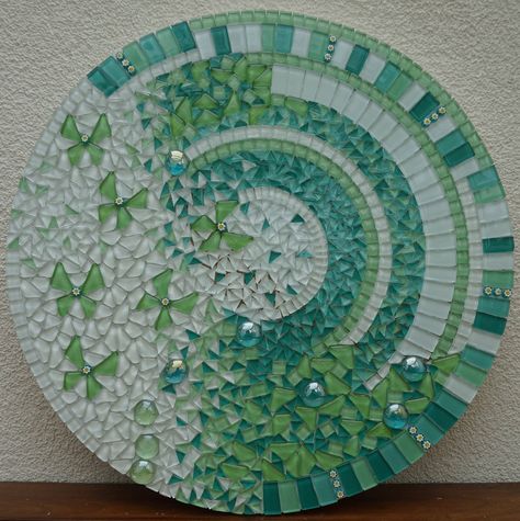 Mosaic Art Diy, Mosaic Garden Art, Mosaic Birds, Mosaic Madness, Mosaic Art Projects, Mosaic Tile Art, Glass Mosaic Art, Mosaic Artwork, Mirror Mosaic