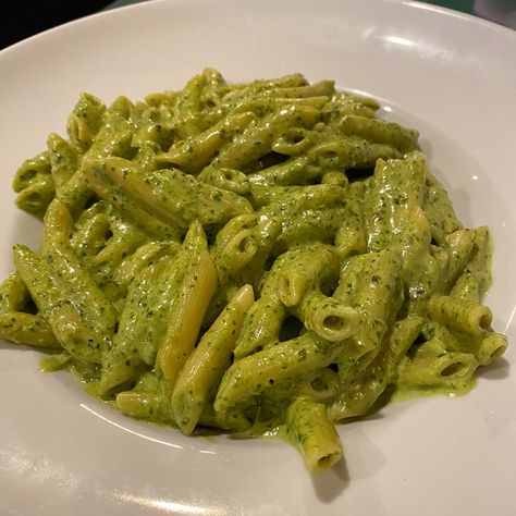 Aesthetic Pesto Pasta, Pesto Pasta Aesthetic, Pesto Aesthetic, Pesto Recipe Pasta, Pesto Penne Pasta, Green Pesto Pasta, Healthy Pesto Pasta, Pasta And Pesto, Penne Pesto