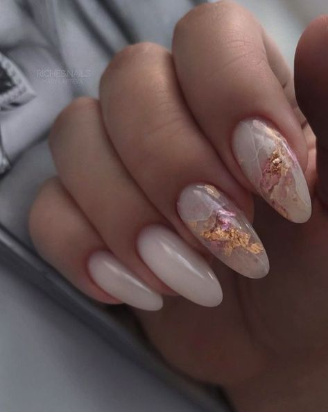 Russian Nails Design 2023, Nails Marmo, How To Do Marble Nail Art, Neutral Marble Nails, Marble Almond Nails, Glitter Marble Nails, Nude Marble Nails, Nail Art Blanc, Subtle Nails