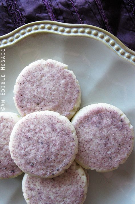 Lavender Shortbread Cookies Lavender Dessert, Lavender Shortbread Cookies, Lavender Shortbread, Lavender Cookies, Lavender Ice Cream, Lavender Recipes, Lavender Syrup, Cookie Table, Cookie Cups