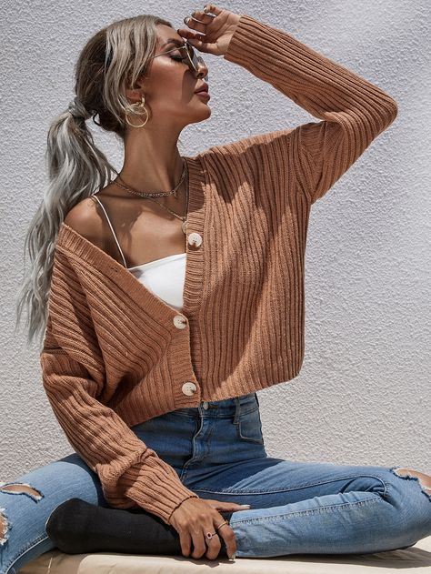 Camel Cardigan Outfit, Button Cardigan Outfit, Short Cardigan Outfit, Brown Cardigan Outfit, Cardigan Outfit Aesthetic, Knit Cardigan Outfit, Shoulder Cardigan, Knit Sweater Outfit, Drop Shoulder Cardigan