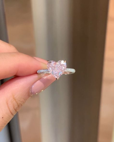 Cute Promise Rings, Pink Engagement, Pink Engagement Ring, Pink Diamond Ring, Heart Engagement Rings, Diamond Heart Ring, Jewelry Accessories Ideas, Dope Jewelry, Heart Shaped Diamond