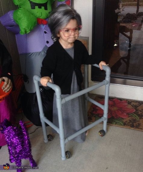 Granny - Cute DIY Halloween Costume Granny Halloween Costume, Granny Costume, Old Lady Costume, Baby Kostüm, Costume Works, Holloween Costume, Diy Halloween Costume, Homemade Costumes, Halloween Costume Contest