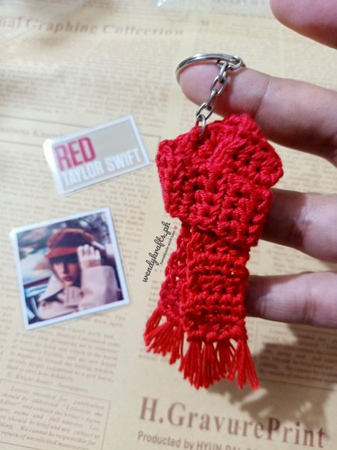 Handmade Gifts For Swifties, Crochet Taylor Swift Stuff, Olivia Rodrigo Crochet Ideas, Taylor Swift Crochet Keychain, Swiftie Gift Ideas, Swiftie Crochet, Taylor Swift Diy Gifts, Diy Taylor Swift Gifts, Eras Tour Crochet