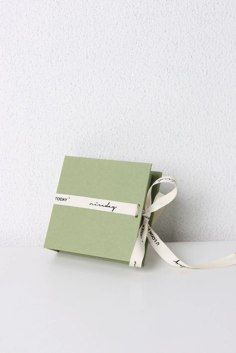 Jewelry Box Packaging Ideas, Ribbon Box Packaging, Aesthetic Jewelry Packaging, Box With Ribbon Packaging, Luxury Jewelry Packaging Boxes, Ribbon Jewellery, Luxury Stationary, Milan Luxury, Luxury Jewelry Packaging