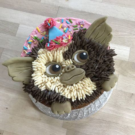 Gizmo Cake, Super Cool Cakes, Sloth Cakes, Crazy Cakes, Fun Photos, Weird Food, Fancy Cakes, Gremlins, Cookie Cake