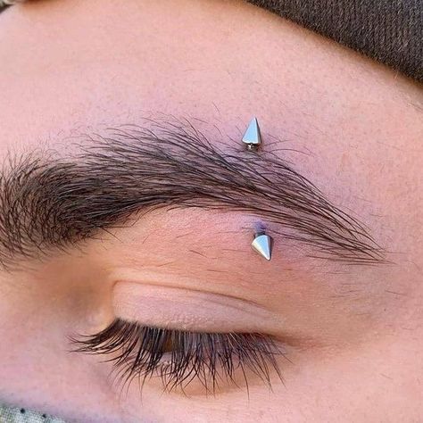 Eyebrow Piercing Pointy, Eyebrow Piercing Jewelry Cute, Eyebrows Percinings, Silver Eyebrow Piercing, Spiked Eyebrow Piercing, Sputum Piercing, Spike Bridge Piercing, Eyebrow Piercing Spike, Spiked Septum Piercing