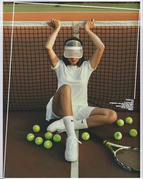 Tennis Fashion Photography, Tennis Fashion Editorial, Tennis Court Photoshoot, Tennis Core, Sport Photoshoot Ideas, Tennis Photoshoot, Activewear Photoshoot, Tennis Photography, Tennis Pictures