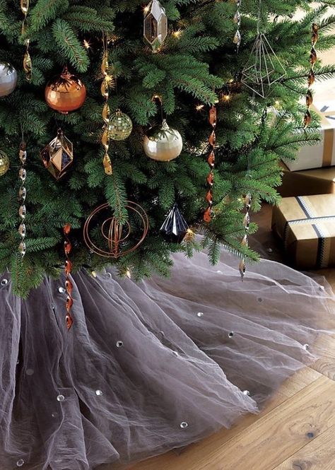 Fluffy Christmas Tree Skirt, Tulle Christmas Tree Skirt Diy, Xmas Tree Skirts Ideas, Tulle Christmas Decorations, Diy Tree Skirt Christmas, Tulle Christmas Tree Skirt, Tulle Christmas Trees, Tree Shirts, Diy Christmas Tree Skirt