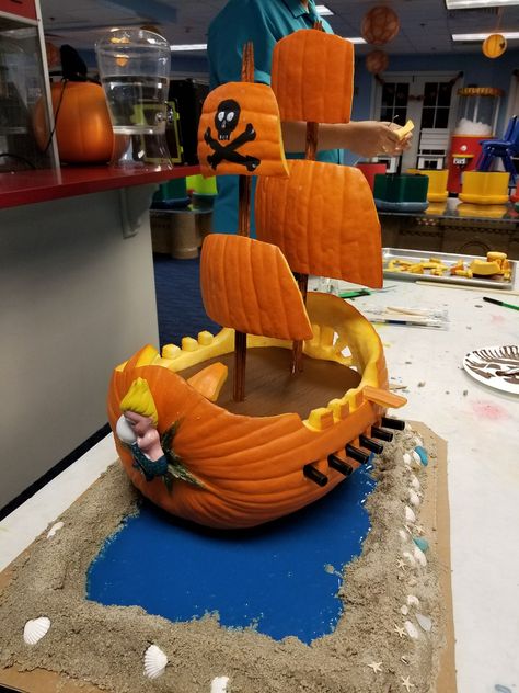 Jaik’s pumpkin carving for contest at work. Pirate ship pumpkin. Halloween Pumpkins Carvings Designs, Diy Pumpkin Carving, Pirate Pumpkin, Pumkin Decoration, Creative Pumpkin Decorating, Dekorasi Halloween, Pumkin Carving, Pumpkin Carving Contest, Pumpkin Decorating Contest