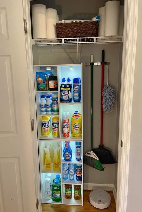 Sanitizing Station At Home, Laundry Room Ideas Organization Cabinets, Simple Apartment Kitchen Decor, Bathroom Cleaning Organization, Move Out Hacks, House Decorating Ideas On A Budget, New Apartment Organization Ideas, Organized Home Ideas, Tiny Home Storage Hacks