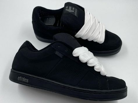 Etnies Shoes Outfit, Thick Shoes, Etnies Shoes, Shoes 90s, Vintage Skate, Skater Shoes, Mid 90s, Streetwear Shoes, Skateboard Shoes