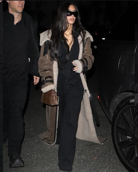 Kim Kardashian Ski Outfit, Kim Kardashian Italy Outfits, Kim Kardashian Trench Coat, Megan Fox Winter Outfits, Kim Kardashian Leather Pants, Winter Anniversary Outfit Dinner, Kim K Winter Outfits, Kim Kardashian 2024 Outfits, Heavy Winter Outfits Cold Weather