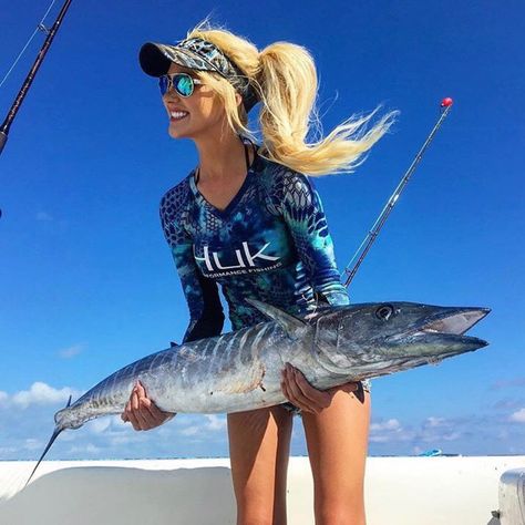 1 Fish 2 Fish, Fishing Outfit, Fishing Clothing, Hunting Girls, Fishing Pictures, Deep Sea Fishing, Fishing Women, Fishing Girls, Sea Fishing