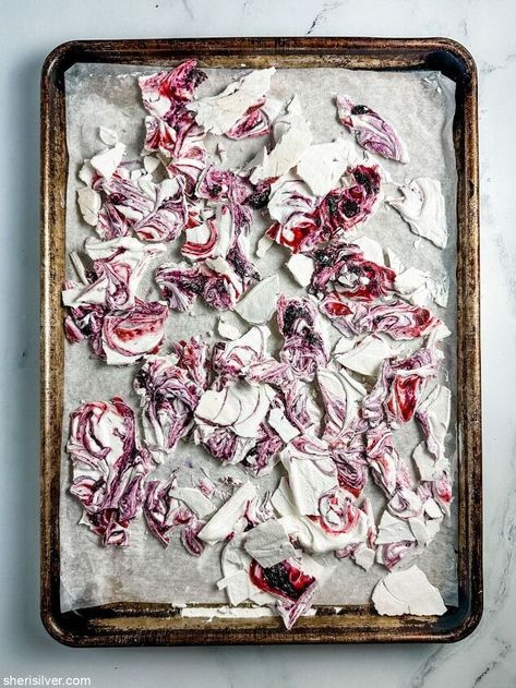 Make this easy mixed berry meringue bark recipe to serve at your Memorial Day celebration! it’s no secret that I LOVE meringue!If you’ve been reading this blog – or follow me on social – you know how much I love meringue. Whether in meringue cookies, slathered and torched on dark chocolate popsicles, or baked in a cake, that sometimes crispy, sometimes chewy (and sometimes both!) confection owns my heart.meringue plays well with others!Though “one note” on its own, meringue makes a p… Meringue Bark, Heart Meringue, Berry Meringue, Memorial Day Celebration, Perfect Meringue, Chocolate Popsicles, Mini Cake Stand, Chocolate Melting Wafers, Biscuit Sandwich