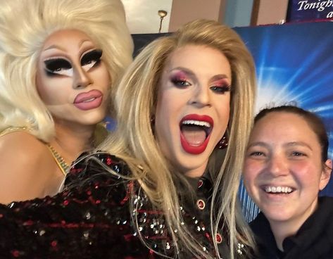 Daily Trixie & Katya on Twitter: "3/1/23 - Indianapolis, IN 📷: leeawall https://t.co/16uGP6G8Ao" / Twitter Drag Queen Race, Trixie Katya, Katya Zamolodchikova, Rupaul Drag Queen, Trixie And Katya, Rupauls Drag Race, I Am A Queen, Blonde Wig, Working Woman