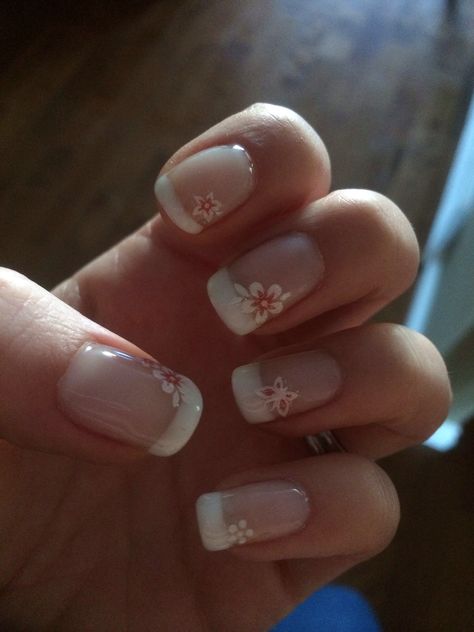 Flowers in hope of spring Subtle But Cute Nails, Gel Nails French, Cute Simple Nails, Pretty Aesthetic, Simple Gel Nails, Summery Nails, Girly Acrylic Nails, Really Cute Nails, Aesthetic Picture