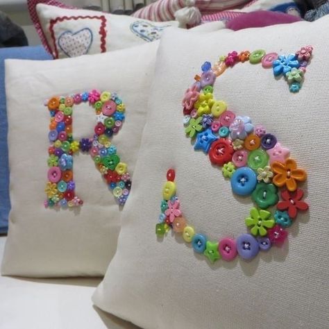 Tas Denim, Buttons Crafts Diy, Letter Cushion, Button Creations, Cushion Cover Designs, Bantal Sofa, Diy Buttons, 자수 디자인, Organic Modern Decor