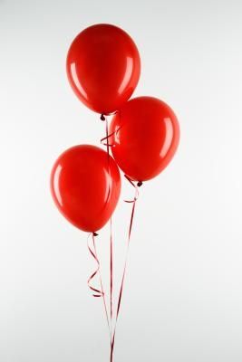 How to Tie Helium Balloons for Decorations Balloon Archway, Candy Decorations Diy, Making Paper Mache, Balloon Pictures, Graduation Balloons, Party Supply Store, Red Pictures, Paper Mache Sculpture, Balloon Centerpieces