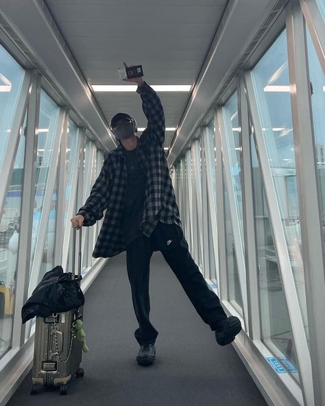 Seventeen Instagram, Seventeen Minghao, Seventeen The8, Seventeen Debut, Seventeen Wallpapers, Airport Style, Airport Outfit, Instagram Update, Seventeen