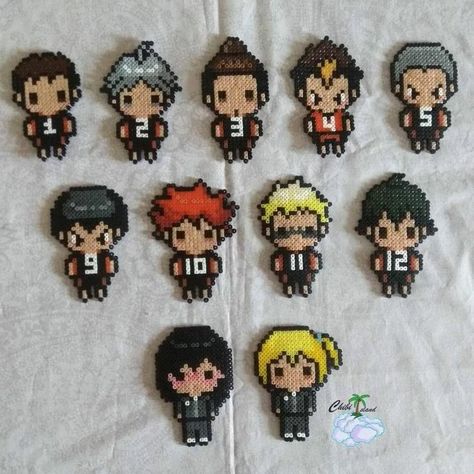 Haikyuu Figures, Oikawa Iwaizumi, Kuroo Kenma, Mini Hama Beads, Hamma Beads Ideas, Piskel Art, Pixel Beads, Melty Bead Patterns, Pearl Beads Pattern