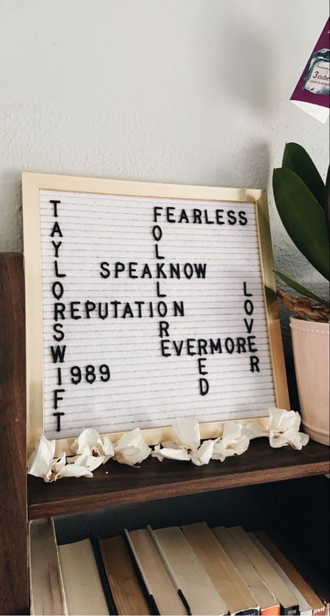 Taylor Swift Inspired Home Decor, Taylor Swift Aesthetic Home Decor, Taylor Swift Lover House Rooms, Subtle Swiftie Decor, Taylor Swift Rooms Ideas, Taylor Swift Inspired Dorm Room, Bedroom Decor Taylor Swift, Reputation Room Decor, Taylor Swift Dorm Room Ideas