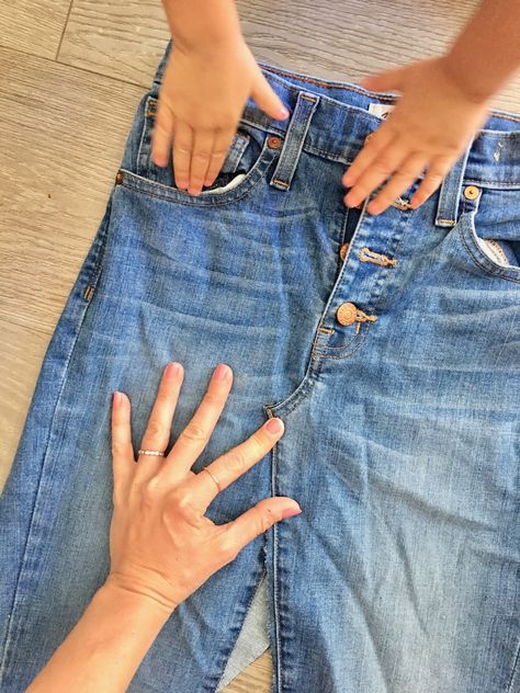 Tutorial: DIY Kendall Jenner's re/done Reconstructed Denim Midi or Mini Skirt | Ramshackle Glam Altered Jeans, Reconstructed Denim, Diy Denim Skirt, Re Done, Diy Maxi Skirt, Long Skirt Casual, Jeans Design, Black Linen Pants, Blue Jeans Crafts