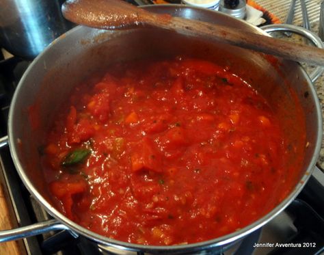 How To Make Tomato Sauce Like an Italian (10) Best Tomato Sauce, How To Make Tomato Sauce, Sauce Bolognaise, Italian Tomato Sauce, Ketchup Recipe, Cabbage Roll, Tandoori Masala, How To Peel Tomatoes, Tomato Sauce Recipe