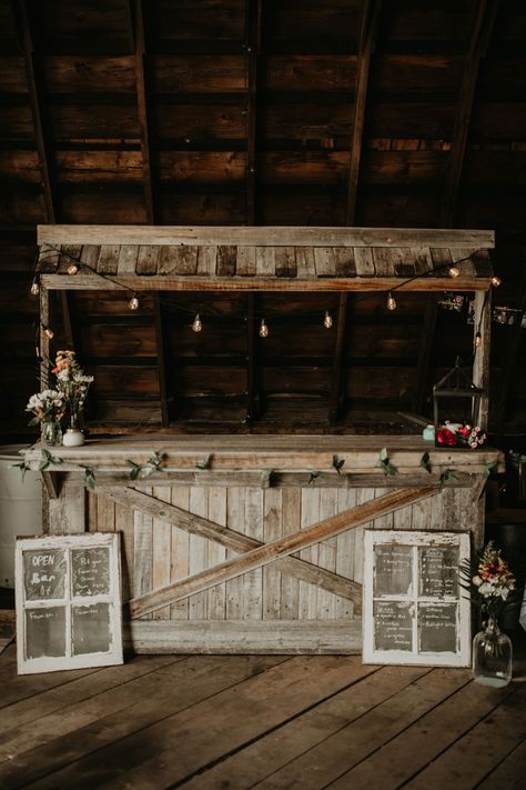 Rustic Bar Wedding, Western Barn Wedding, Cheap Country Wedding, Modern Western Wedding, Rustic Wedding Bar, Shop Wedding Reception, Barn Bar, Saloon Bar, Open Bar Wedding