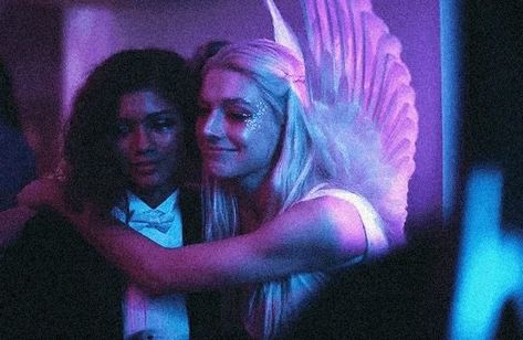 Lerato. on Twitter: "We need Jules and Rue unreservedly LOVING on each other these last two episodes or we're rioting! @euphoriaHBO… " Zendaya Quotes, Rue And Jules, Euphoria Vibes, Euphoria Aesthetic, Euphoria Fashion, Hunter Schafer, Positivity Quotes, Zen Quotes, Purple Wall