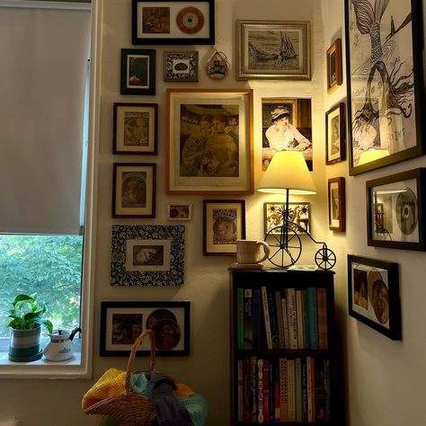 🖼️ a gallery wall moment 💌 August was a slow reading month for me and also incredibly hectic as I moved back in to school. So while I try and get back into reading, please appreciate the gallery wall I’ve made around my little bookshelf! Also if anything looks crooked, no it doesn’t. #booksbooksbooks #gallerywallinspo Reading Nook Gallery Wall, Get Back Into Reading, Little Bookshelf, Reading Month, Reading Nook, Get Back, The Gallery, Room Makeover, Nook