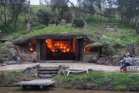 Best New Zealand Glamping Sites - Go4Travel Blog Case Sotterranee, Earth Sheltered Homes, Casa Hobbit, Earth House, Earthship Home, Earth Sheltered, Underground Homes, Glamping Site, Cob House