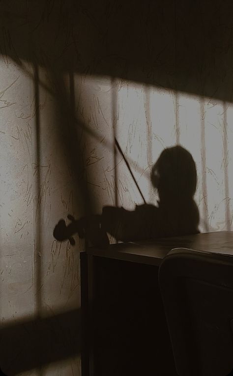 Classic Music Aesthetic Wallpaper, Moody Music Aesthetic, Quiet Music Aesthetic, Music Prodigy Aesthetic, Music Magic Aesthetic, Male Violinist Aesthetic, Violin Player Aesthetic, Classical Music Aesthetic Wallpaper, Violin Aesthetic Dark