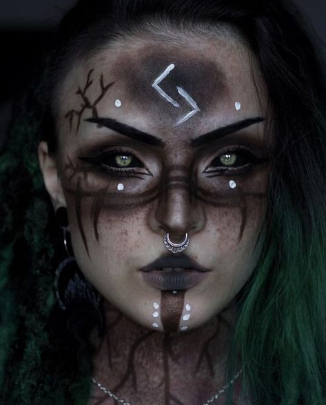 Warlock Face Paint, Viking Halloween Makeup, Necromancer Makeup, Evil Makeup Looks, Viking Witch Costume, Viking Warrior Makeup, Creepy Witch Makeup, Demon Makeup Female, Demonic Makeup