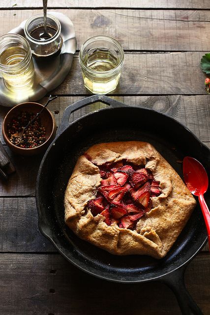 Honey Balsamic Strawberry Galette Strawberry Galette Recipe, Strawberry Galette, Kuih Lapis, Honey Jam, Galette Recipe, Fresh Fruit Recipes, Honey Balsamic, Strawberry Pie, Jam Recipes