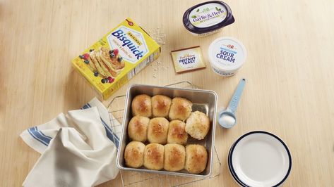 Betty Crocker Quick Sour Cream Dinner Rolls, Bisquick Pancake Recipe, Chocolate Chip Muffin Mix, Pillsbury Biscuits, Betty Crocker Recipes, Bisquick Recipes, Yeast Breads, Homemade Dinner Rolls, Dough Recipes