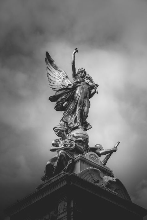 Winged Victory I The Queen Victoria Memorial is located in front of Buckingham Palace Winged Victory Of Samothrace, Victoria Memorial, Winged Victory, Statue Tattoo, Memorial Statues, Line Sketch, Black And White Theme, Queen Victoria, Buckingham Palace