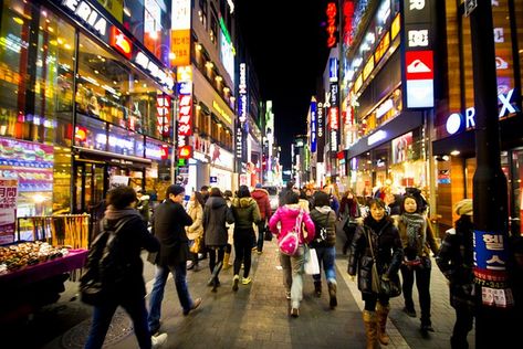 Myeongdong Shopping, Myeongdong Seoul, Seoraksan National Park, Korea Trip, Alternate Universe, Medical Tourism, Shopping Places, Korea Travel, Night Market