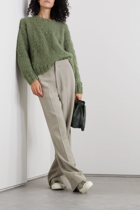 Green Sweater Outfit, Suzie Kondi, Green Clothes, 2022 Outfits, Green Fits, The Ivy, Detailed Sweater, Green Outfit, Winter 2022