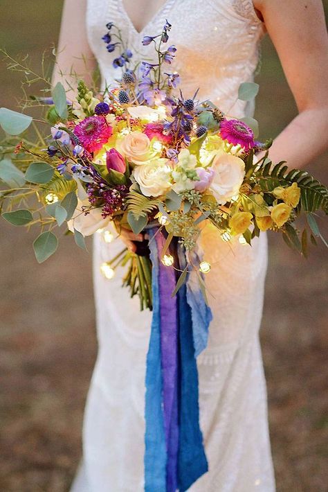 39 Wedding Light Ideas That Glow Magnificent ❤ wedding light bouquet of the bride with luminous elements jessica via instagram #weddingforward #wedding #bride Candle Lit Wedding Ceremony, Light Bouquet, Night Sky Wedding, Cake Backdrops, Candlelit Reception, Candle Lit Wedding, Aisle Decorations, Starry Night Wedding, Holy Matrimony