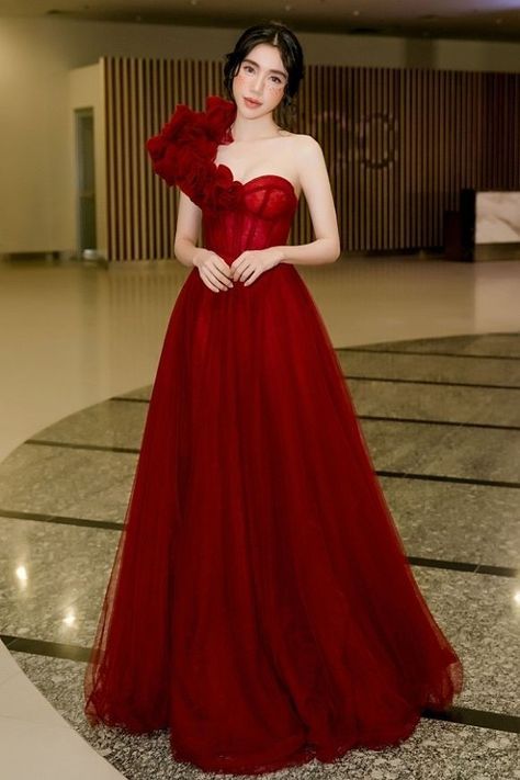 Red Gown Evening, Asian Prom Dress, Red Wedding Gowns, Simple White Dress, Formal Prom Dresses Long, Bride Dress Simple, Formal Prom Dress, Gowns Dresses Elegant, Tulle Sleeves