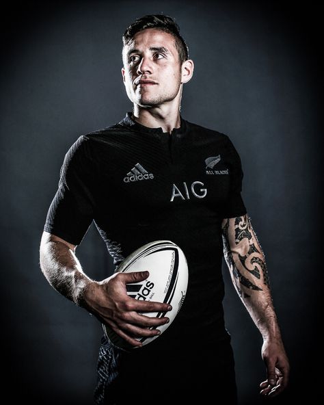 Tj Perenara, Sport Advertising, Rugby Images, Rugby Photography, All Blacks Rugby Team, Soccer Poses, Nz All Blacks, Rugby Poster, Football Apparel