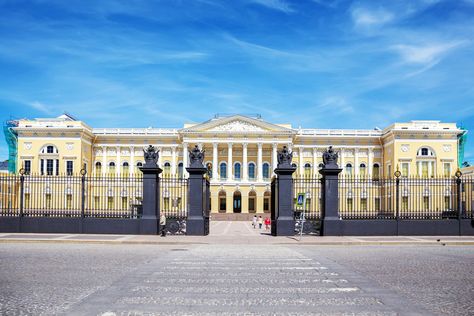 15 of the most amazing Romanov palaces in Russia Amazing Mansions, Russian Palace, Russian Palaces, European Buildings, Romanov Palace, Classical Facade, Kremlin Palace, Peterhof Palace, Russian Interiors