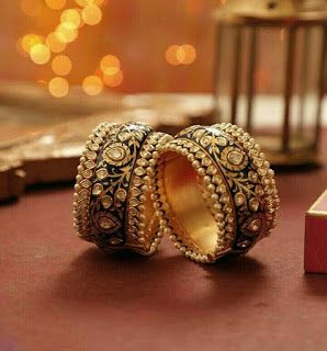 Polki Kadas Bangles, Kundan Bangles Gold Antique, Temple Bangles, Kundan Kada, Meenakari Bangles, Antique Gold Bracelet, Kundan Bangles, Antique Jewellery Designs, Bangles Gold