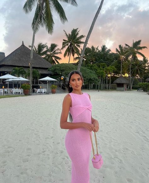 Mauritius Aesthetic, Maxi Dress Holiday, Knitted Long Dress, Cocktail Rose, Flora Dress, Modest Prom, Wedding Dresses With Flowers, Wedding Flower Girl Dresses, Crop Dress