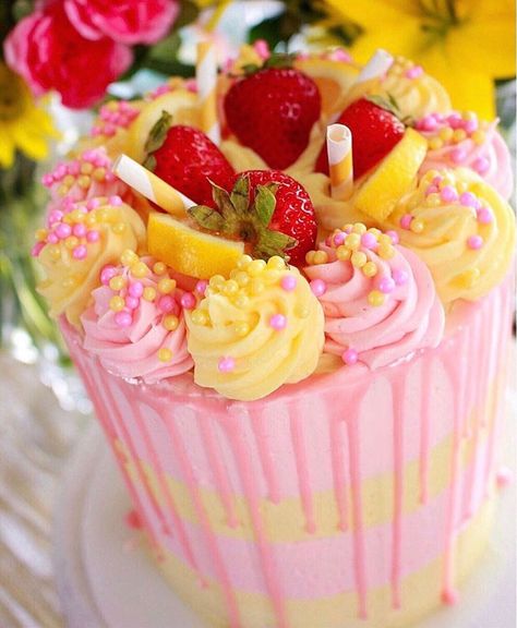 Pink Lemonade Cake, Strawberry Lemonade Cake, Lemonade Cake, Strawberry Cream Cheese Frosting, Lemon Cream Cheese Frosting, Strawberry Frosting, Summertime Drinks, Strawberry Cream Cheese, Lemon Extract