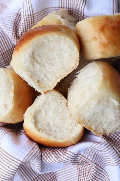 Emily Christensen, Soft Sourdough Bread, Sourdough Dinner, Swirl Bread Recipe, Fluffy Rolls, Easy Holiday Baking, Sourdough Dinner Rolls, Thanksgiving Rolls, Sourdough Rolls