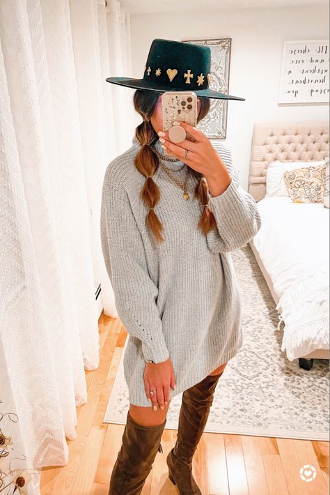 Suede Hat, Sweater Dress Outfit, Green Suede, Boho Vibe, Outfits With Hats, Olive Green, Boho Outfits, Influencer, Sweater Dress