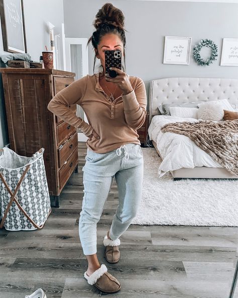 Cozy Postpartum Outfits, Fall Lounge Outfits, Fall Outfits Jeans, Fall Outfits College, Lazy Fall Outfits, Postpartum Outfits, Everyday Outfits Fall, Outfits College, Lounge Outfits